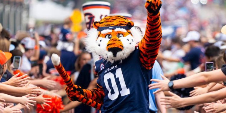 murphy’s-buzzer-beater-waved-off,-auburn-falls-90-88-to-texas-a&m