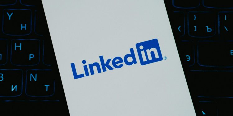 linkedin-crucial-in-helping-dsit-reach-external-candidates,-minister-says