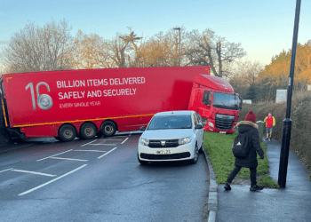 royal-mail-lorry-becomes-stuck-after-ignoring-road-closure-signs-in-ryde-–-isle-of-wight-radio