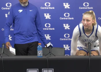 oklahoma-post-game-presser-w/-coach-brooks,-jordan-obi,-and-clara-strack-on-vimeo