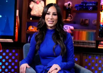 visit-the-clubhouse-irl!-win-a-trip-to-a-a-watch-what-happens-live-taping-–-bravo-tv