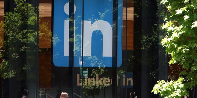 tania-zamorsky:-navigating-the-quiet-tyranny-of-the-linkedin-‘like’-–-chicago-tribune