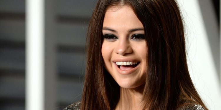 2016-called—and-celebrities-actually-picked-up-–-harper’s-bazaar-india