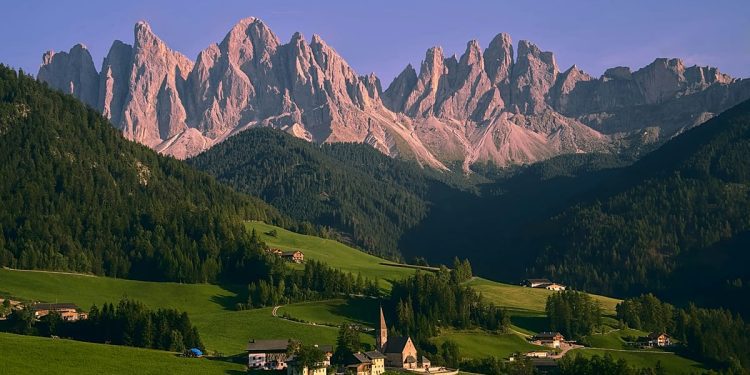 ‘residents-have-reached-breaking-point’:-italian-valley-restricts-access-to-famed-photo-spot