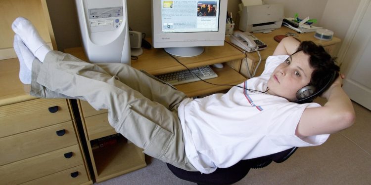 lately:-social-media-lawsuits,-infinite-scrolling-violence-and-napster’s-return-(kind-of)