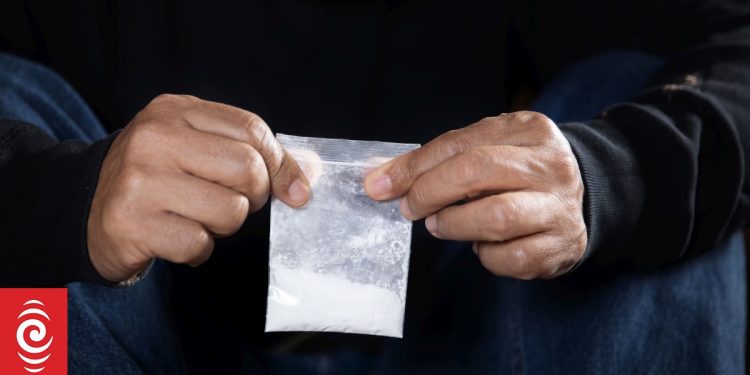 security-guard-chavez-stewart-tried-to-sell-what-he-claimed-was-cocaine-on-an-instagram-…