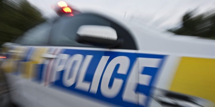 police-carry-out-armed-traffic-stop-after-dramatic-car-chase-in-northland-–-nz-herald
