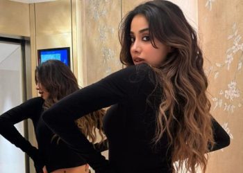 janhvi-kapoor’s-‘tumblr-girl’-glam-look-gets-a-thumbs-up-from-bff-orry-–-news18