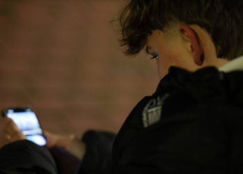 social-media-groups-face-european-backlash-as-spain-and-greece-weigh-teen-bans