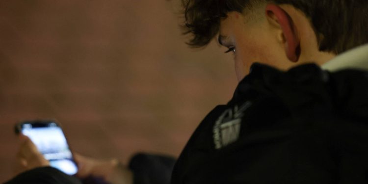 social-media-groups-face-european-backlash-as-spain-and-greece-weigh-teen-bans
