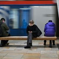 russia-is-cracking-down-on-whatsapp-and-telegram.-here’s-what-we-know-|-national