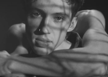 ‘blue-neighbourhood’-ten-years-on:-troye-sivan’s-contribution-to-tumblr-culture
