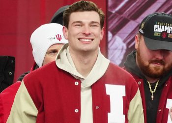 fernando-mendoza,-jameis-winston-connect-on-linkedin-in-video-from-super-bowl-week