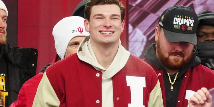 fernando-mendoza,-jameis-winston-connect-on-linkedin-in-video-from-super-bowl-week