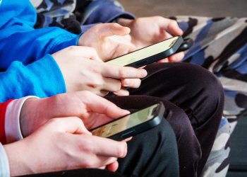 russia-shuts-down-whatsapp,-pushes-citizens-to-state-run-app-accused-of-being-a-‘surveillance’-tool