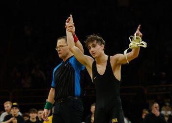 no-7-hawkeyes-come-back-to-defeat-no.-10-michigan,-19-17