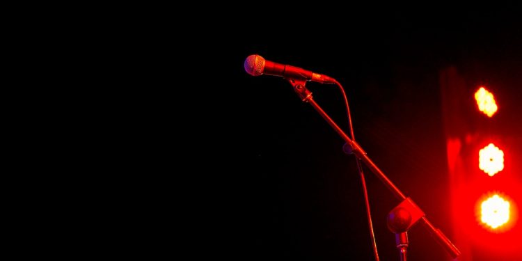 beloved-comedian-to-‘quit-life-for-a-little-bit’-to-fight-advanced-cancer-–-masslive