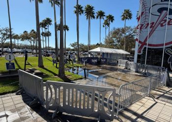 sewage-leaks-into-yankees’-clubhouse,-pools-around-stadium-–-the-athletic