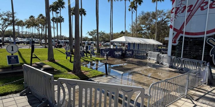 sewage-leaks-into-yankees’-clubhouse,-pools-around-stadium-–-the-athletic