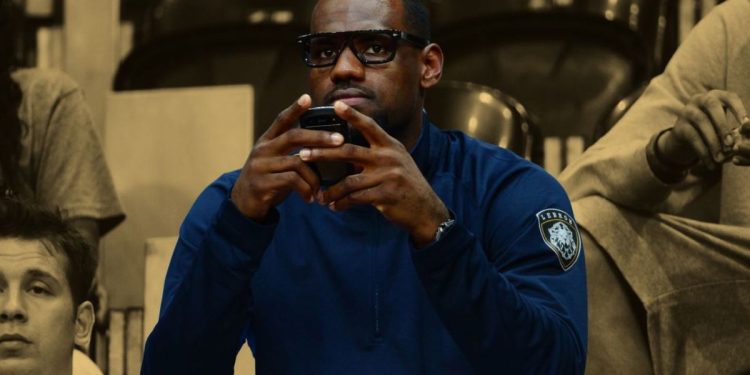“ur-greedy,-u-try-to-hide-ur-ghettoness”-–-lebron-was-shocked-by-the-hateful-messages-he-…