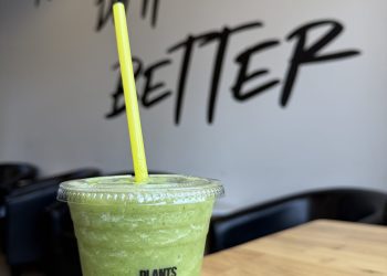 sips-of-the-season:-energizing-smoothies-&-juices-from-local-favorites-–-the-inside-press