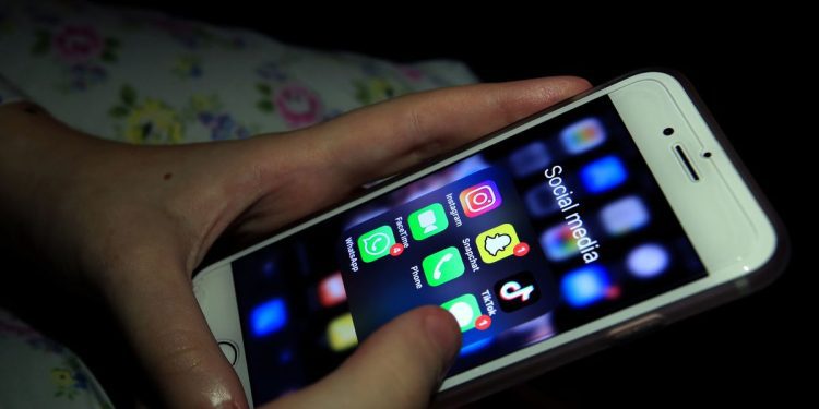 university-chemistry-professor-who-sent-sexual-snapchat-messages-to-‘boy’-avoids-jail