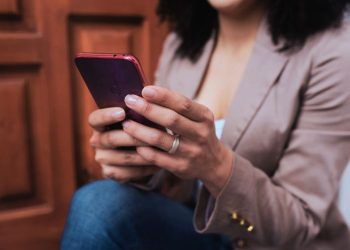 why-snapchat-is-the-new-dating-app-–-her-campus