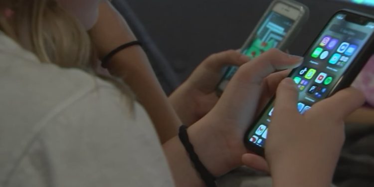 student-charged-with-fabricating-snapchat-threats-to-scare-classmates-–-wftv