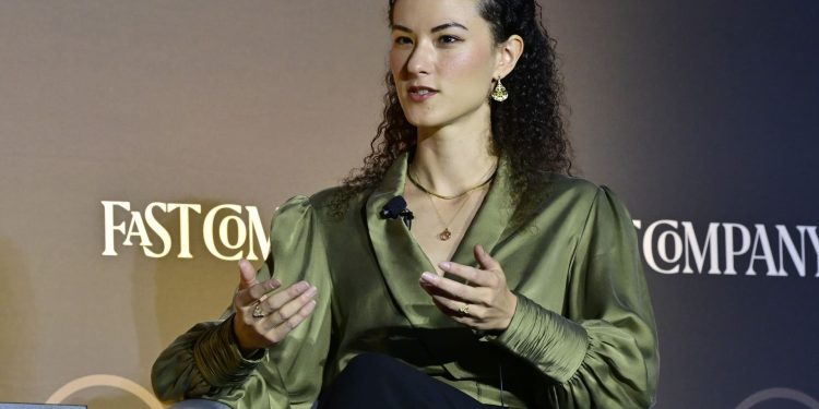 bluesky-ceo-jay-graber-stepping-back-as-toni-schneider-named-interim-–-cnbc