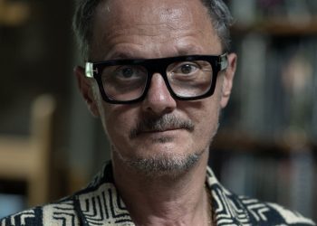 king-charles-portraitist-jonathan-yeo’s-paintings-get-the-ar.-treatment-–-artnet-news