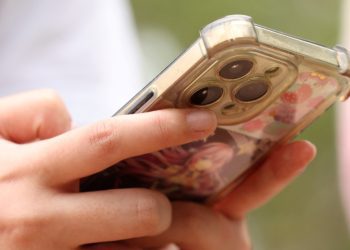 one-fifth-of-australian-teens-still-use-tiktok,-snapchat-after-social-media-ban-–-asiaone