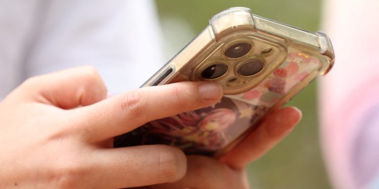 one-fifth-of-australian-teens-still-use-tiktok,-snapchat-after-social-media-ban-–-asiaone
