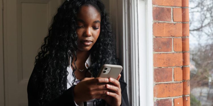 british-teens-resist-australian-style-social-media-ban-–-kathmandupost.com