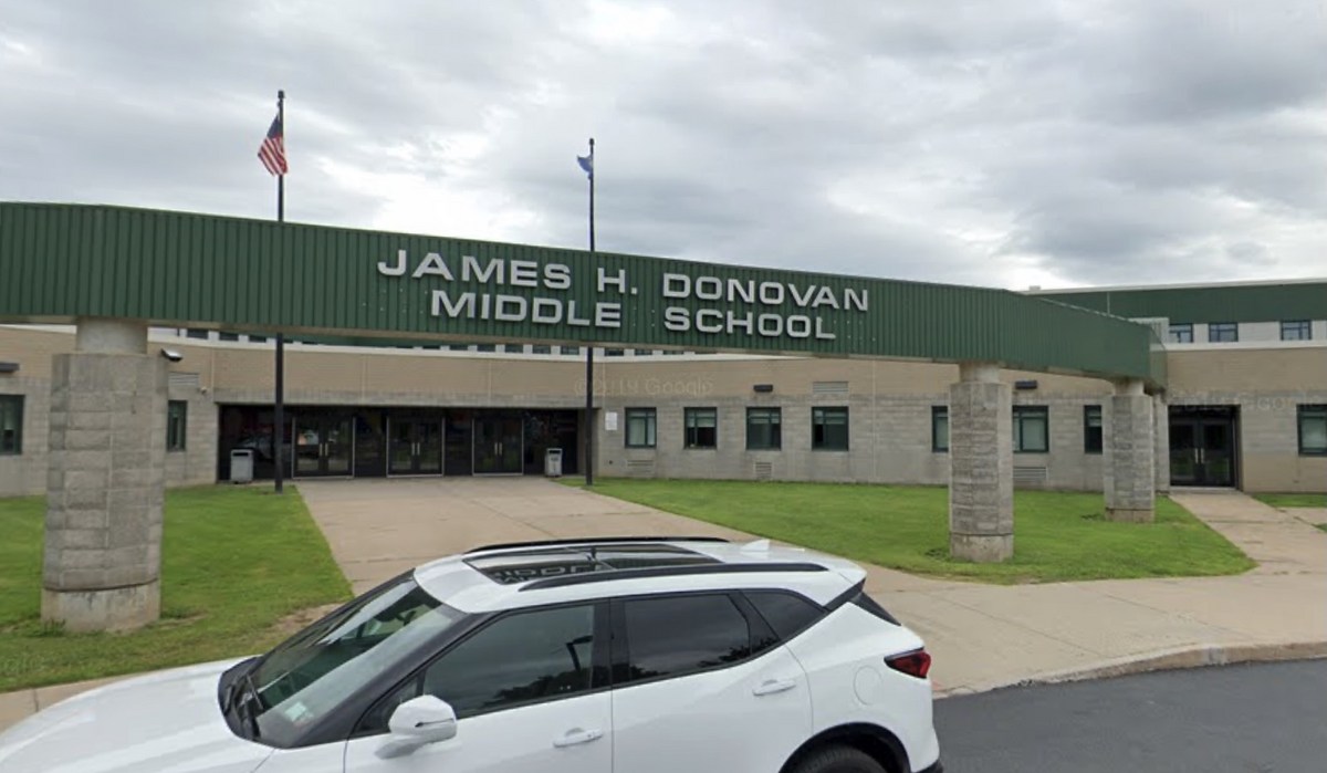 police:-added-security-at-donovan-middle-school-after-snapchat-threat-–-wibx-950
