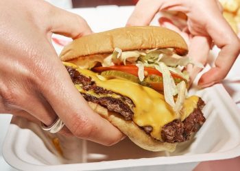 toronto-based-burger-chain-to-open-first-bc.-location-in-vancouver-|-food-&-drink
