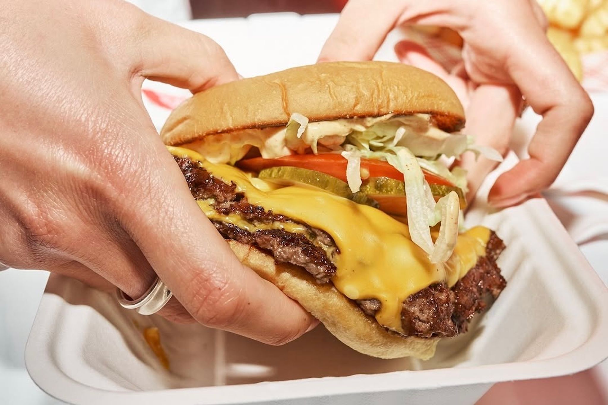 toronto-based-burger-chain-to-open-first-bc.-location-in-vancouver-|-food-&-drink