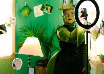 exploring-the-technical-filmmaking-and-vfx-techniques-behind-this-insane-sxsw-short