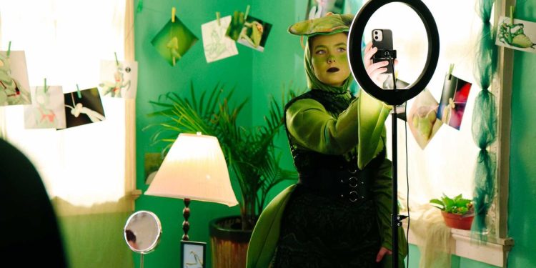exploring-the-technical-filmmaking-and-vfx-techniques-behind-this-insane-sxsw-short
