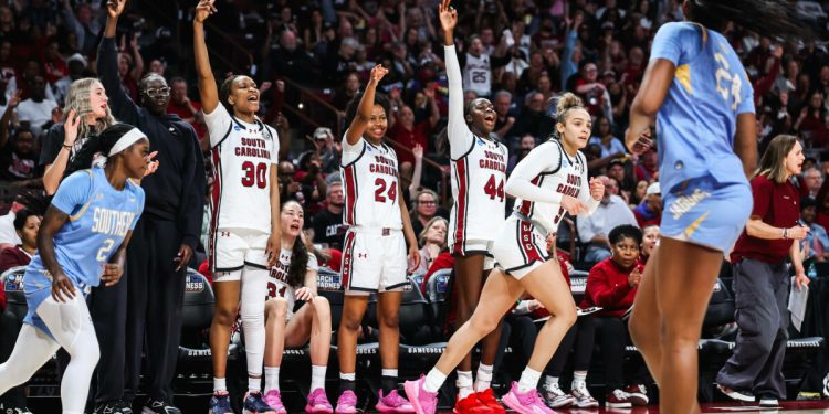 edwards-scores-27-in-ncaa-tournament-1st-round-win-–-university-of-south-carolina-athletics