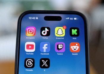 users-scroll-between-reality,-reflection-in-‘changed’-social-media-|-daily-sabah