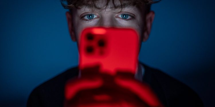 uk-government-to-trial-social-media-ban-for-hundreds-of-teens-–-cnbc