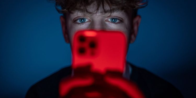 uk-government-to-trial-social-media-ban-for-hundreds-of-teens-–-cnbc