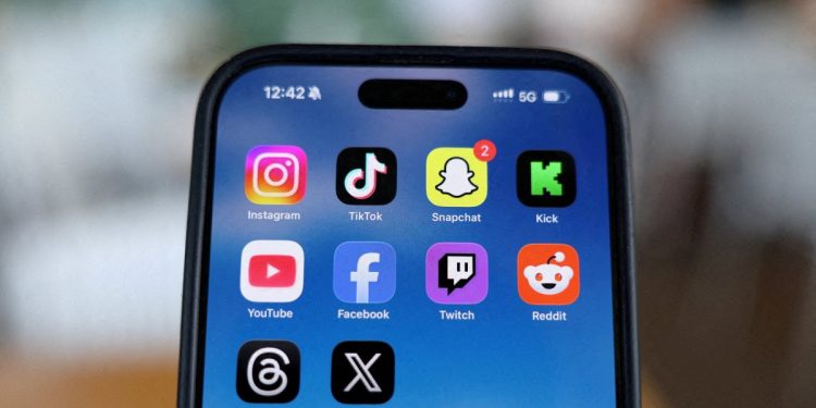 eu-probes-snapchat-over-child-safety,-illegal-content-concerns-|-daily-sabah