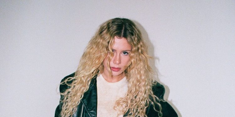 slayyyter-is-making-pop-bangers-for-the-post-tumblr-internet-|-them