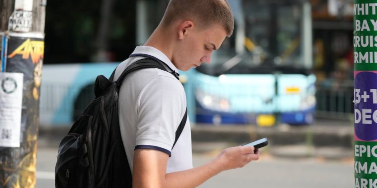 most-canadians-support-social-media-ban-for-kids-under-16:-poll-–-cp24