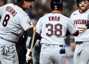 travis-hafner:-rhys-hoskins-is-going-to-bring-a-lot-of-leadership-to-the-guardians’-clubhouse