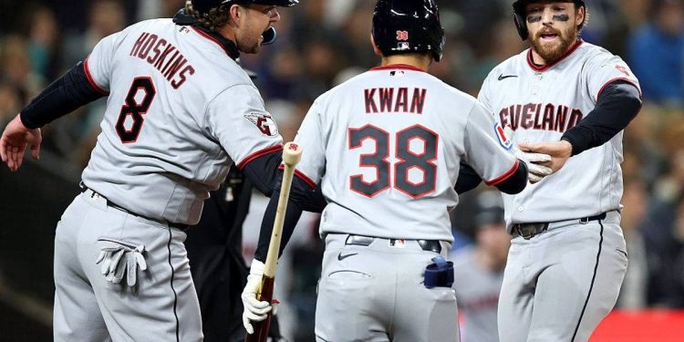 travis-hafner:-rhys-hoskins-is-going-to-bring-a-lot-of-leadership-to-the-guardians’-clubhouse