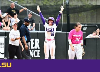 k-edwards-hits-for-the-cycle,-no.-22-lsu-clinches-series-with-16-4-thrashing-over-missouri