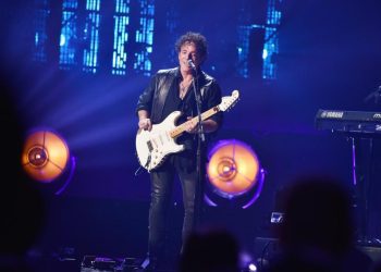 journey’s-neal-schon-responds-to-arnel-pineda-claims-he-was-stopped-from-leaving-the-band