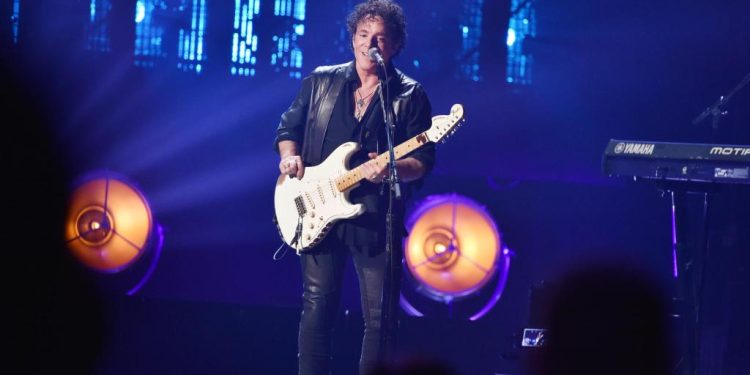 journey’s-neal-schon-responds-to-arnel-pineda-claims-he-was-stopped-from-leaving-the-band
